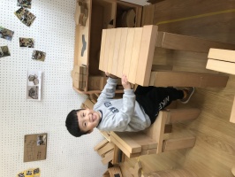 學習區~邊玩邊學習:積木區-搭蓋桌椅